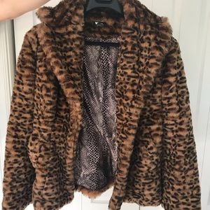 Faux fur leopard jacket